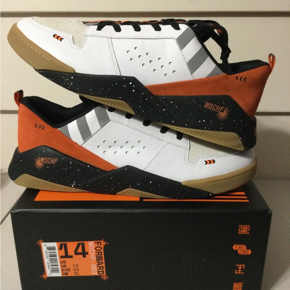 Men's White & Orange Low-Top Casual Sneakers